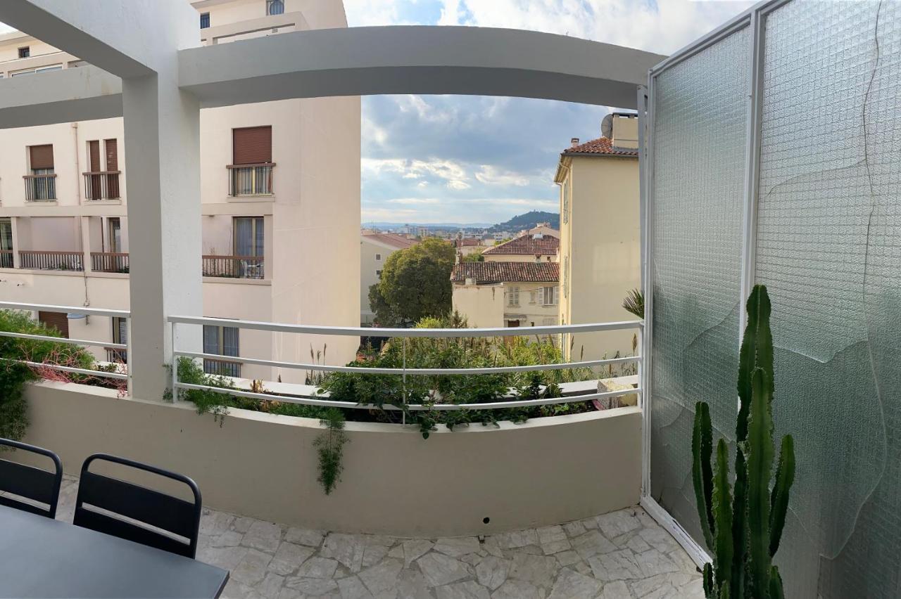 Terrasse Plein Sud - Chaleureux En Centre Ville Hyeres Exterior photo